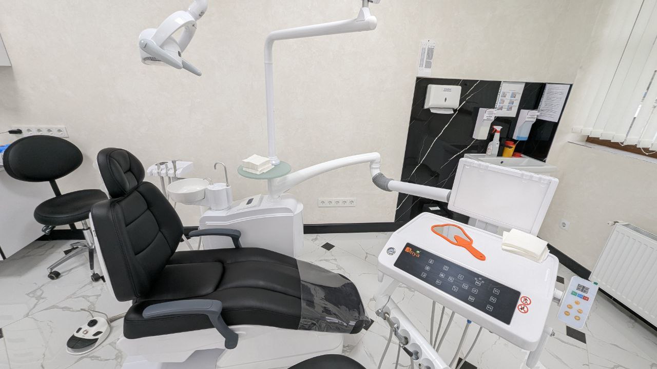 Приём в стоматологии клиники Хакимовых в Симферополе